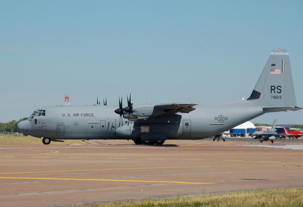 USAF_C-130J_Super_Hercules_at_RIAT_2010_arp